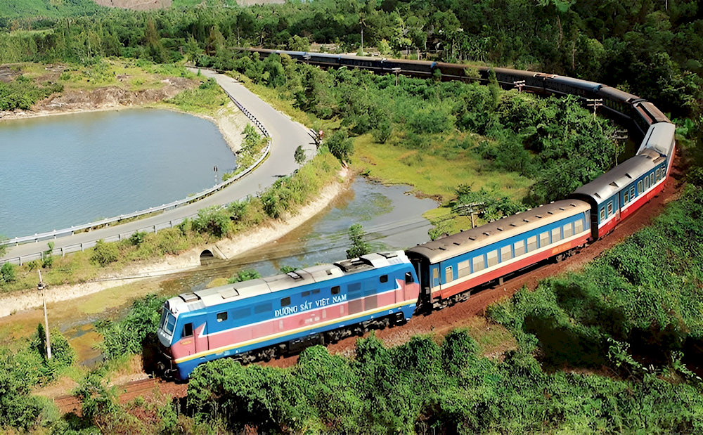 Taking the train from Hanoi to Ninh Binh is a safe, relaxing, and cost-effective way to travel while enjoying the landscape